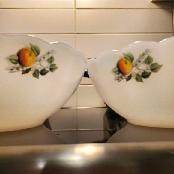⭐ARCOPAL "FRUITS de FRANCE" 2 WHITE MILK GLASS SCALLOPED BOWLS 1970s VINTAGE - Picture 6 of 15